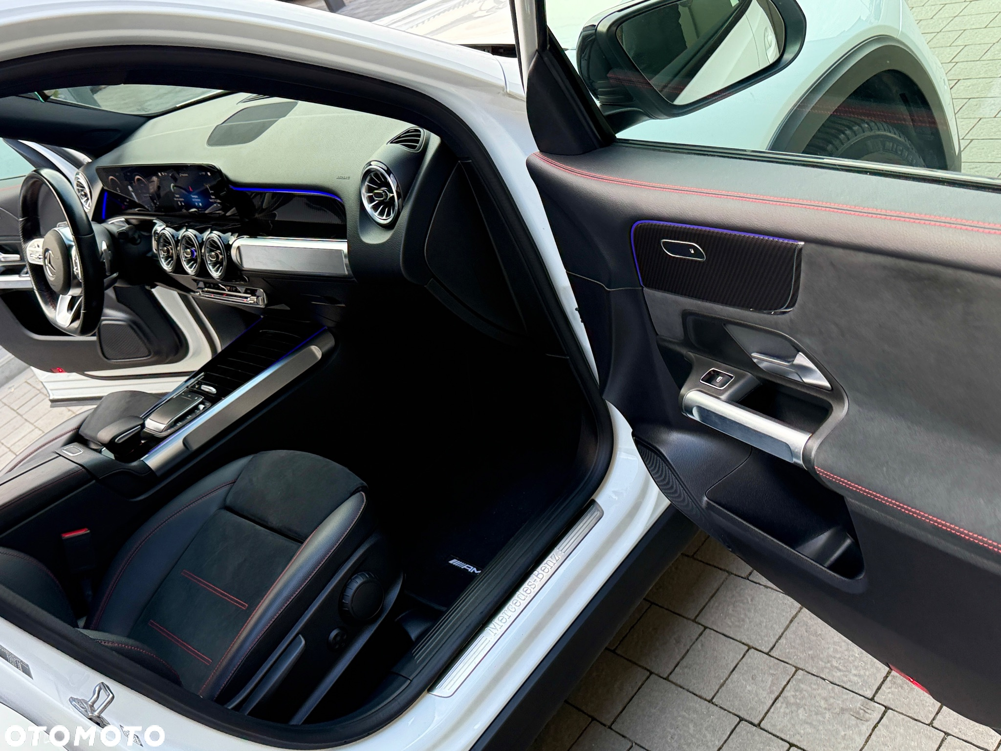 Mercedes-Benz GLB 200 d 4-Matic AMG Line 8G-DCT - 12