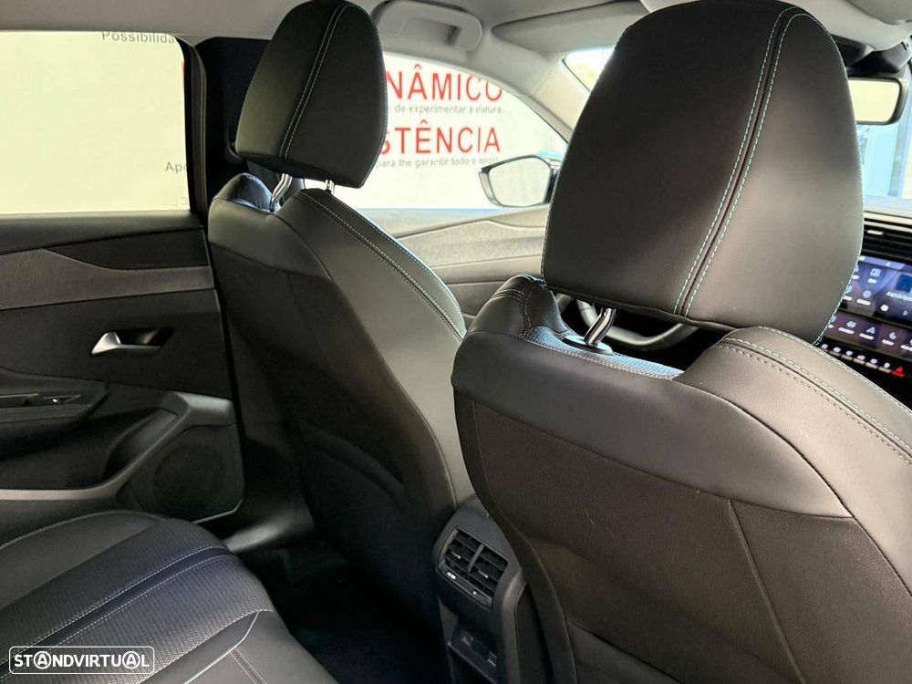 Peugeot 308 1.2 PureTech Allure - 18