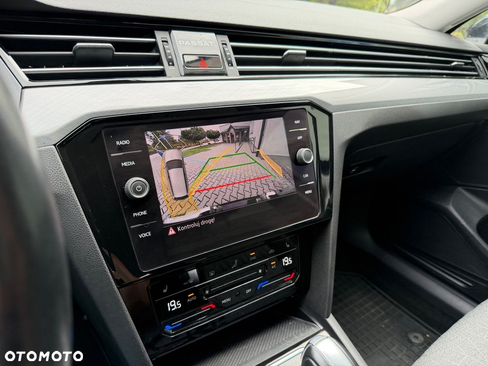 Volkswagen Passat - 21