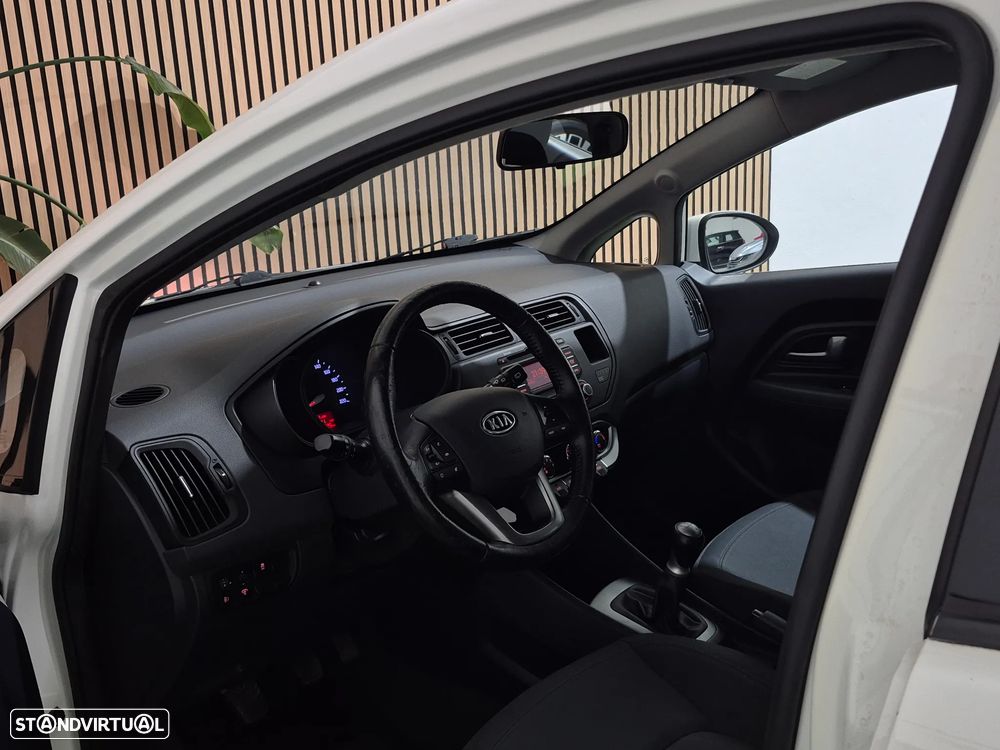 Kia Rio 1.2 CVVT LX - 19