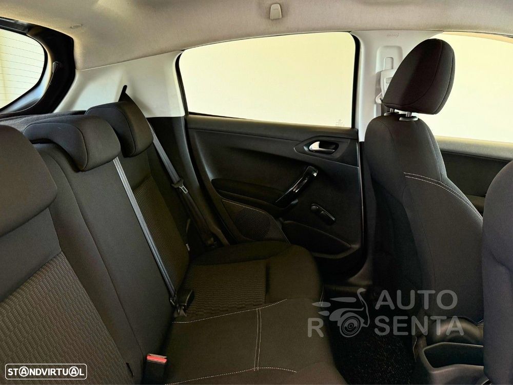 Peugeot 208 1.2 PureTech Allure - 21