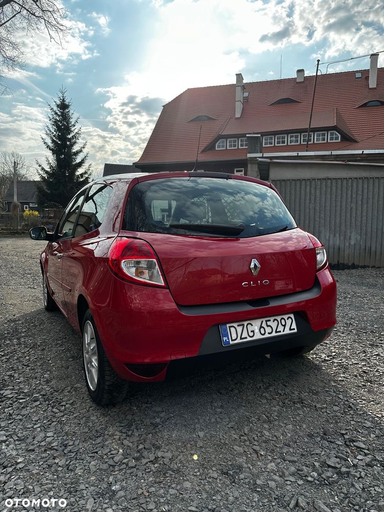 Renault Clio 1.2 16V Alize - 2