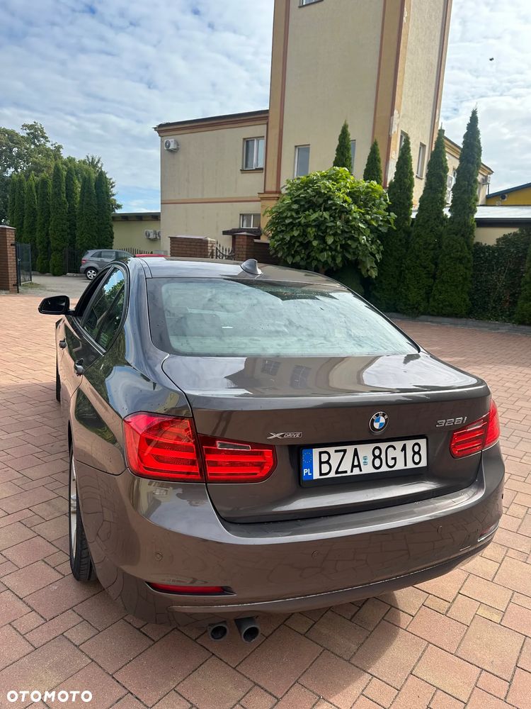 BMW Seria 3 328i xDrive - 11