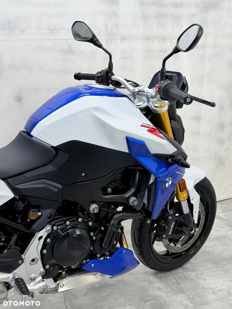 BMW F - 21