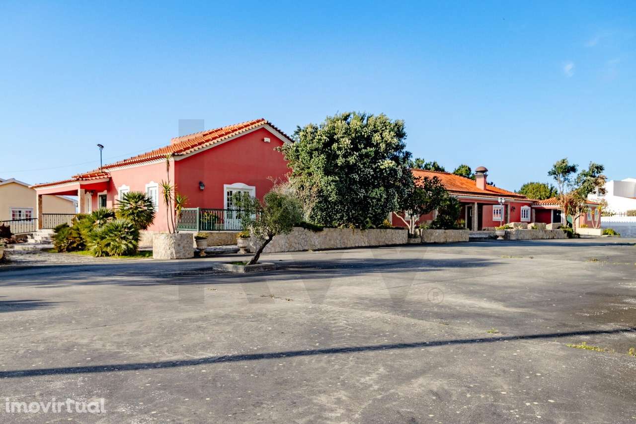 Espaço de Eventos em Torres Vedras com Projeto para 5 Moradias ou Res - Grande imagem: 3/51