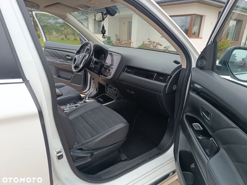 Mitsubishi Outlander 2.4 4WD Diamant+ - 26