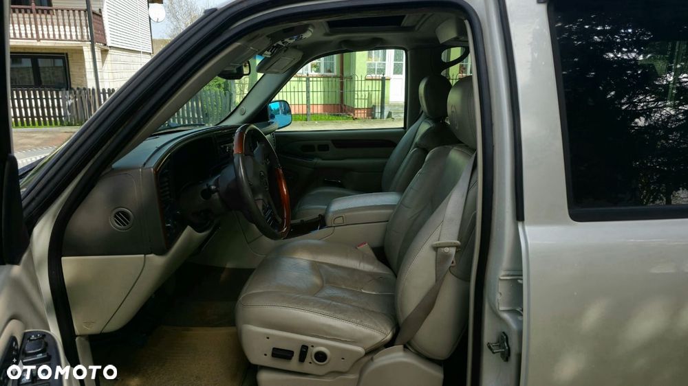 Cadillac Escalade - 8