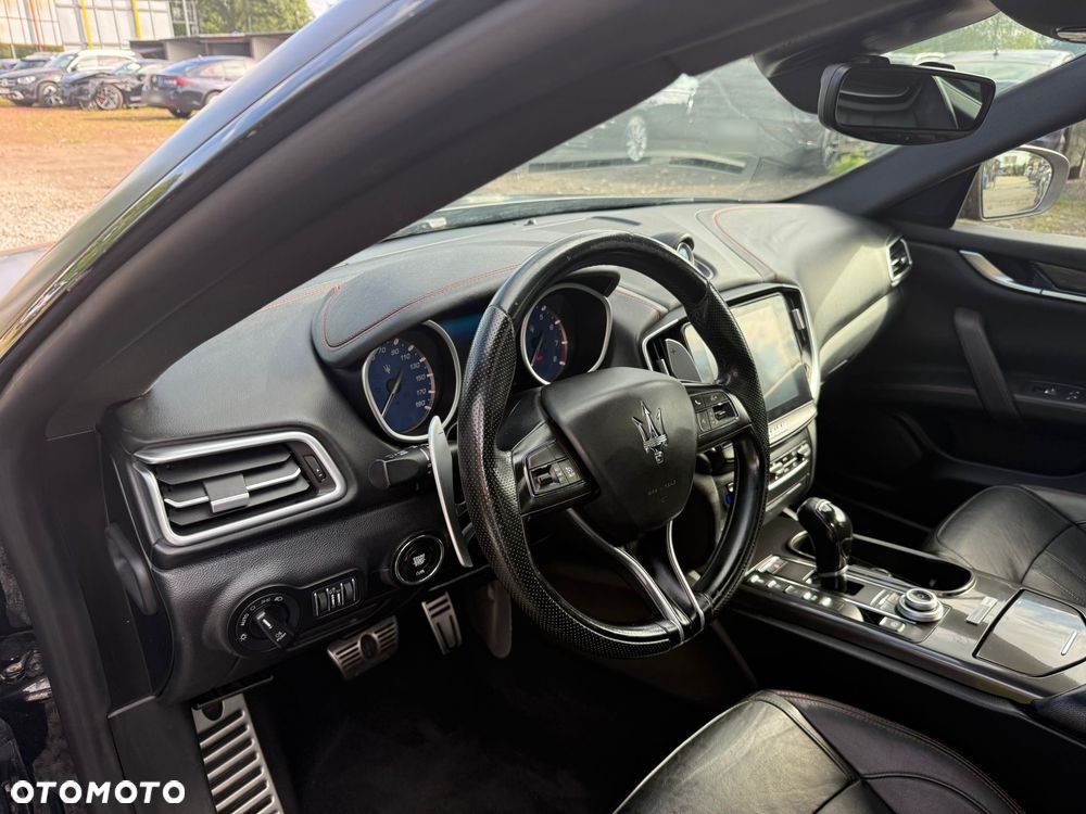 Maserati Ghibli GranSport - 18
