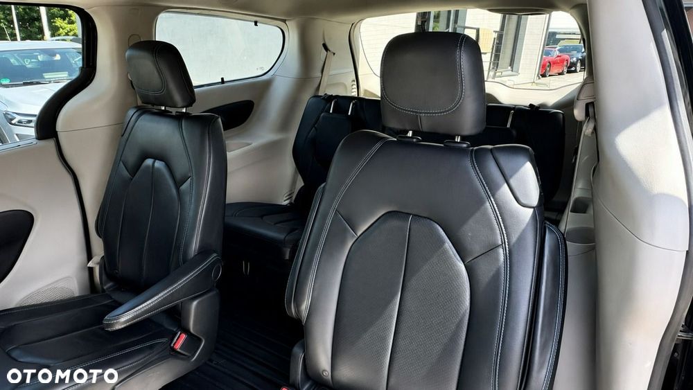 Chrysler Pacifica - 8