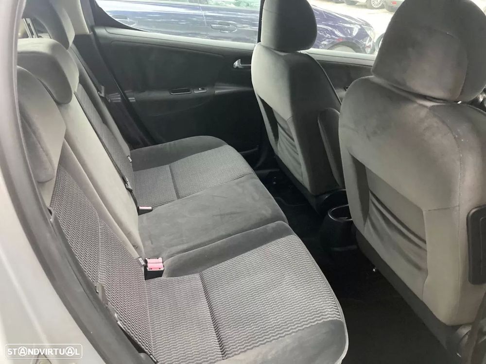 Peugeot 207 1.4 16V Trendy - 13
