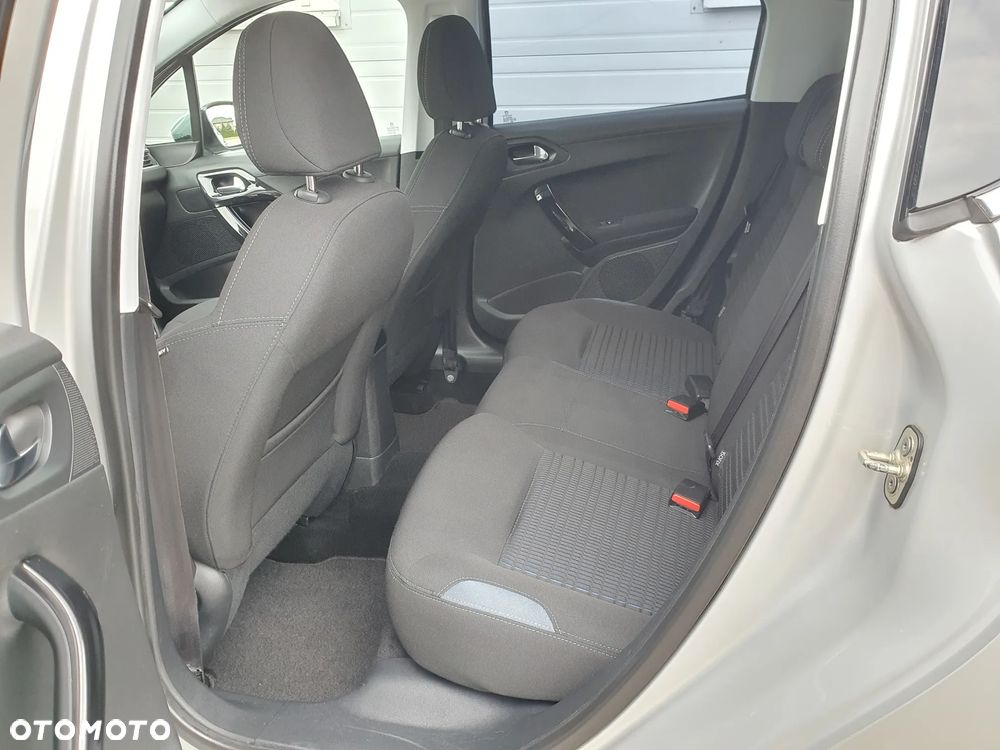 Peugeot 208 - 28
