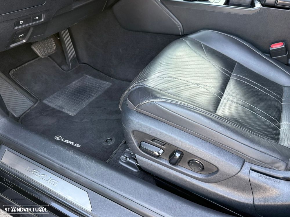 Lexus ES 300h Executive+ - 11
