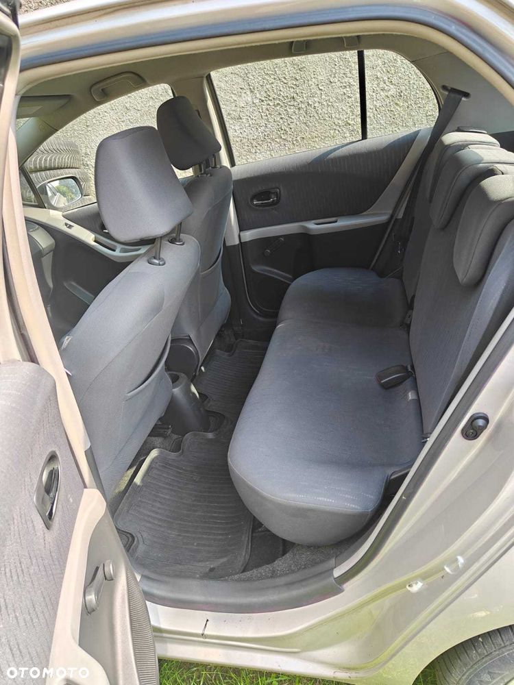 Toyota Yaris - 4