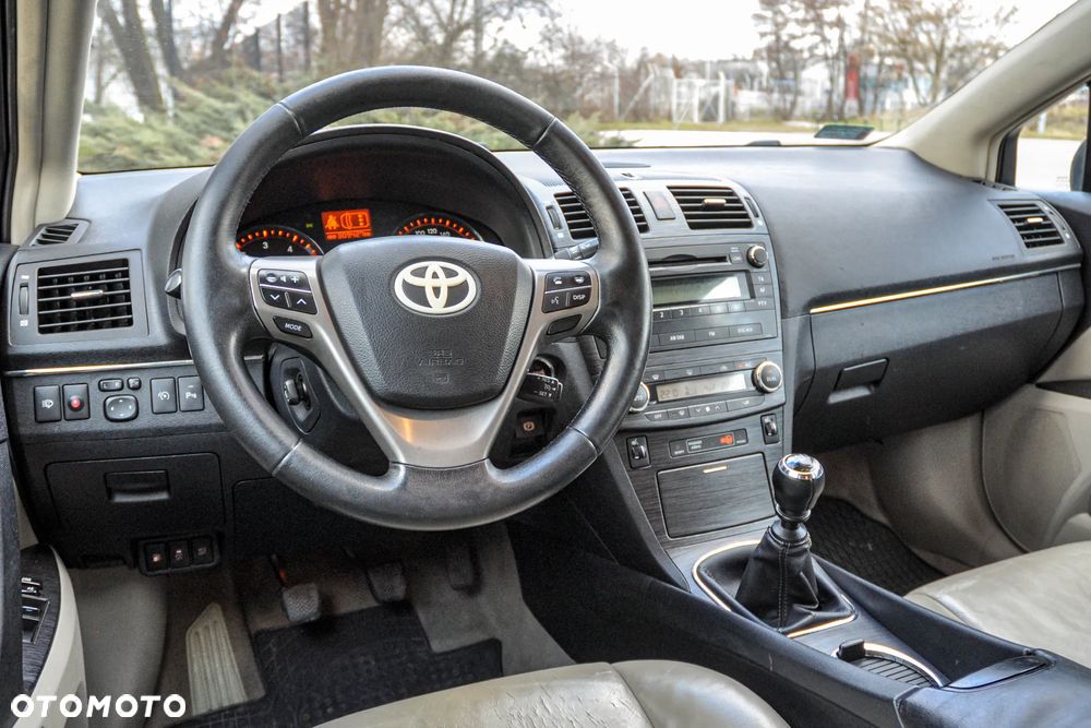 Toyota Avensis 2.2 D-CAT Premium - 9