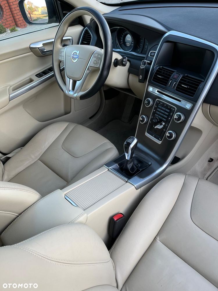 Volvo XC 60 D4 Momentum - 10