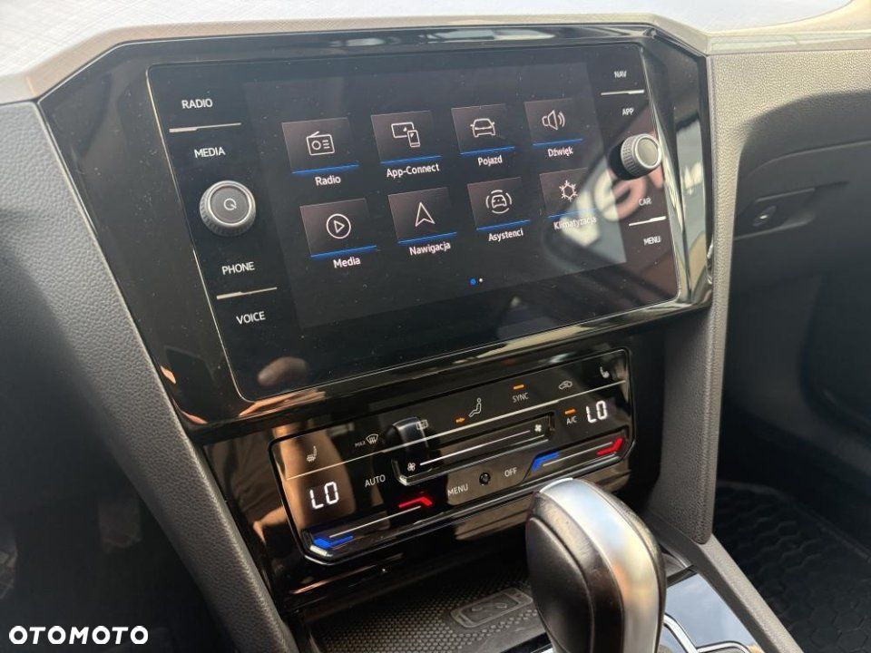 Volkswagen Passat - 25