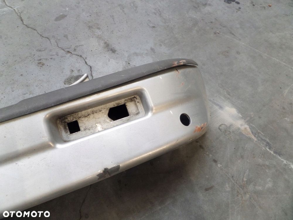 zderzak tył trafic iii vivaro b 4x pdc 850106047r - 2