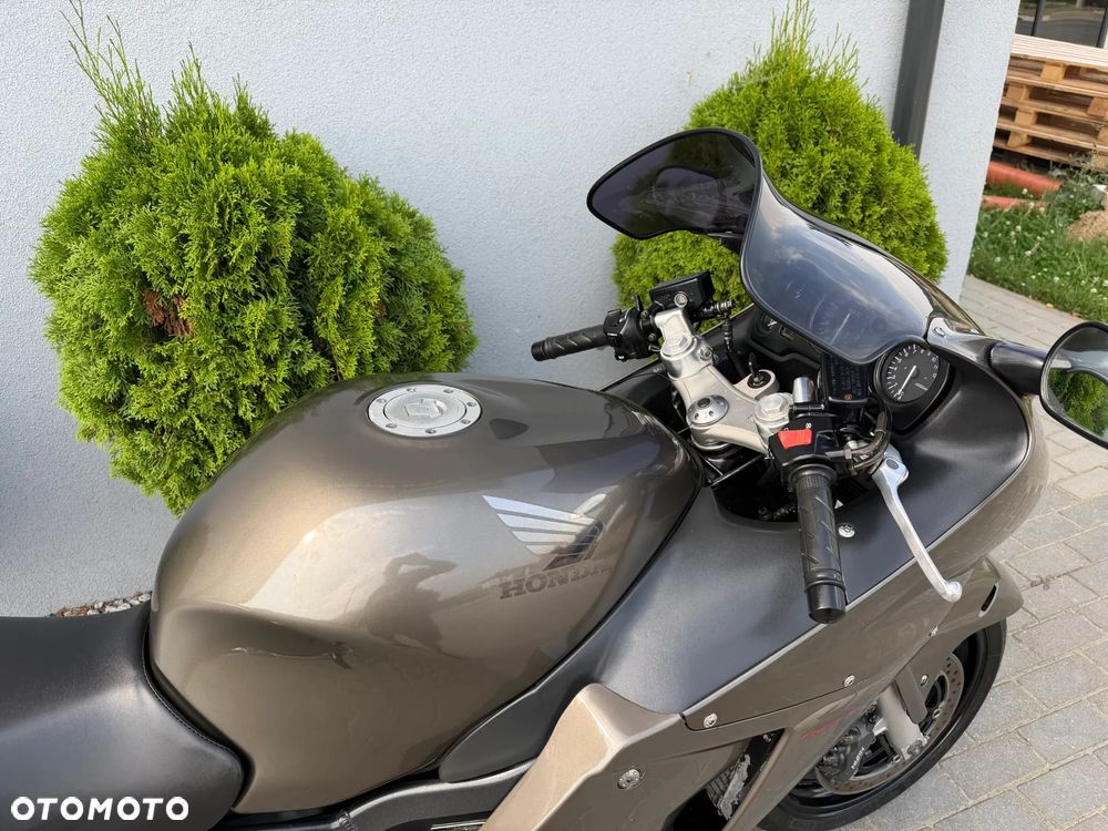 Honda CBR - 23