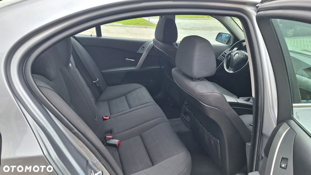 BMW Seria 5 523i - 17
