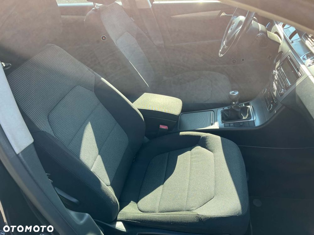 Volkswagen Passat - 14