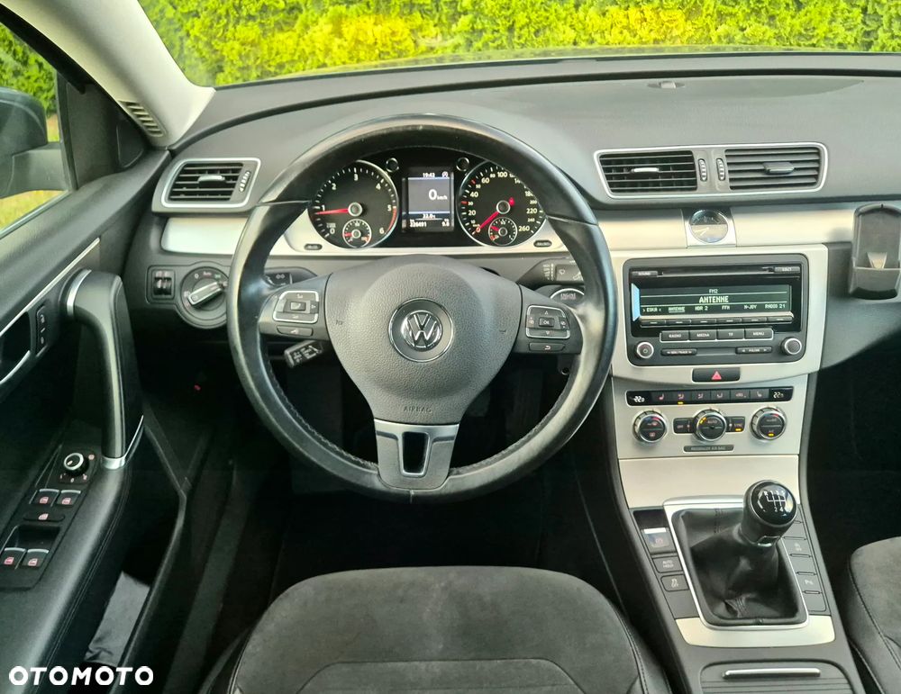 Volkswagen Passat 2.0 TDI Comfortline - 5
