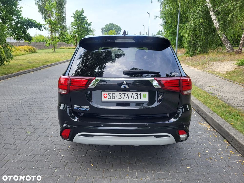 Mitsubishi Outlander 2.0 4WD Top - 14