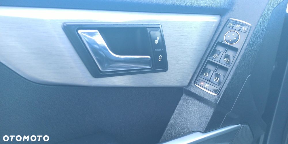 Mercedes-Benz GLK 220 CDI DPF 4Matic BlueEFFICIENCY 7G-TRONIC SPORT EDITION - 22