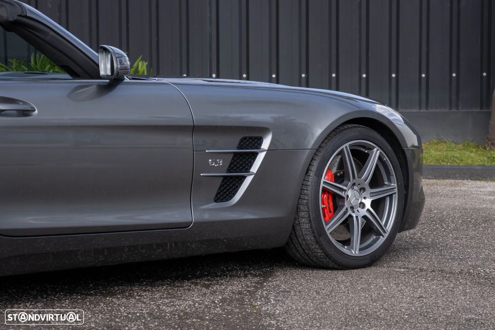 Mercedes-Benz SLS 63 AMG Roadster - 22