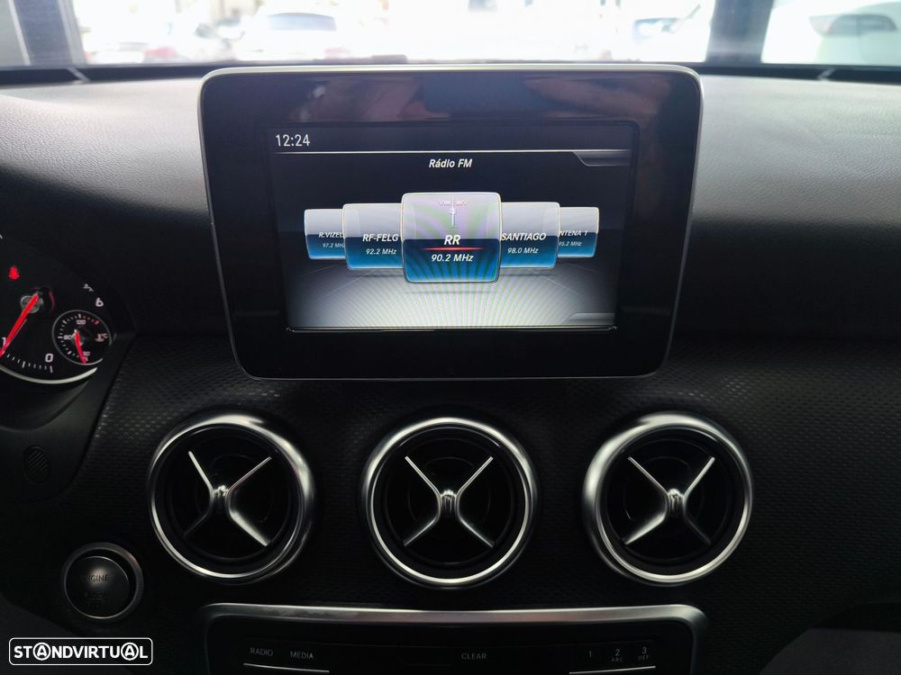 Mercedes-Benz A 180 d AMG Line - 13