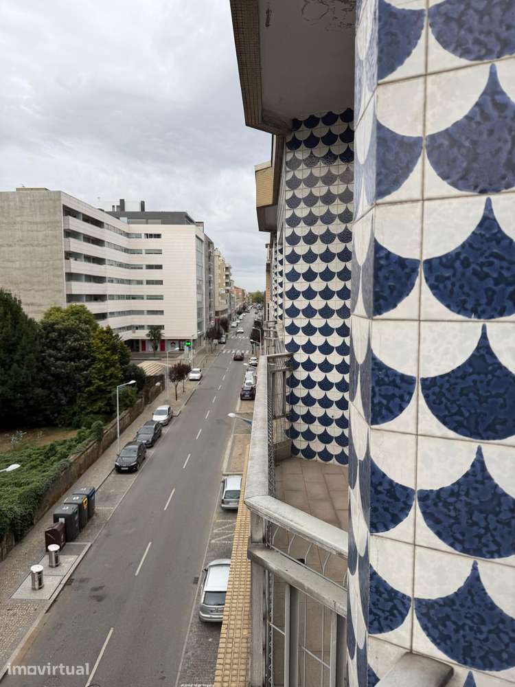 Apartamento T3 com varanda e elevador em Barcelos