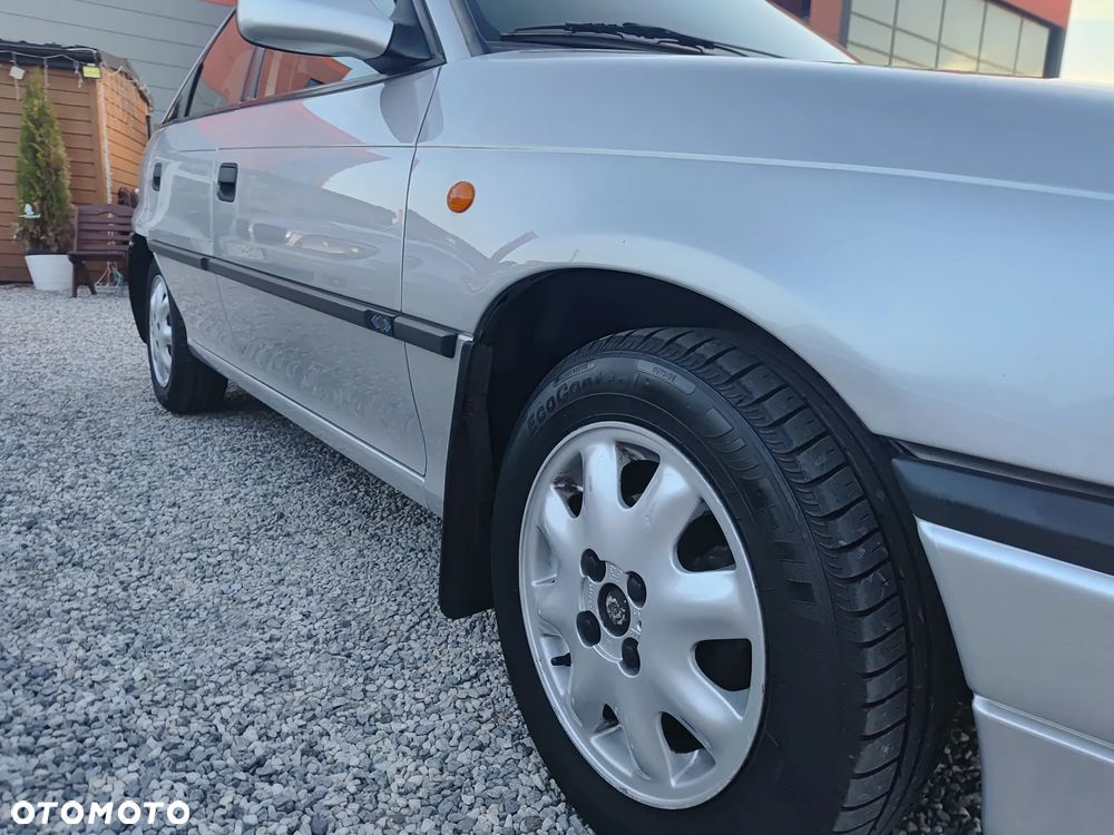 Opel Astra 1.6 - 10