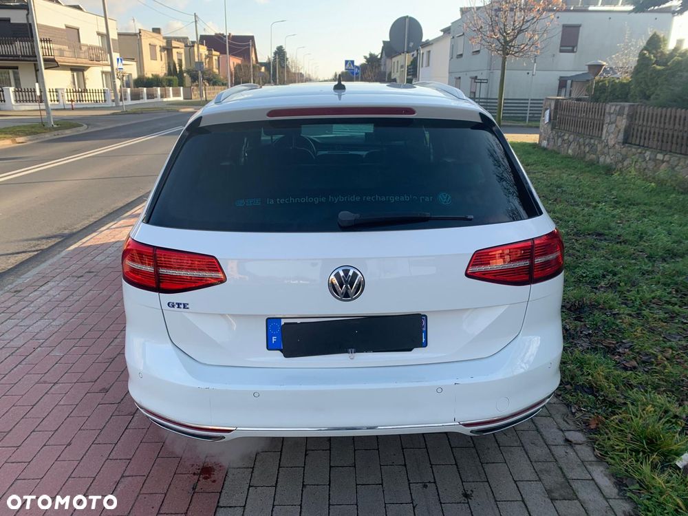 Volkswagen Passat - 4