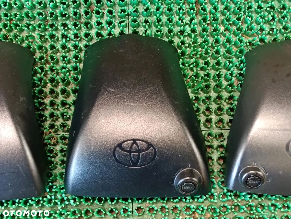 TOYOTA Zaślepka Bagażnika Dachowego - 3