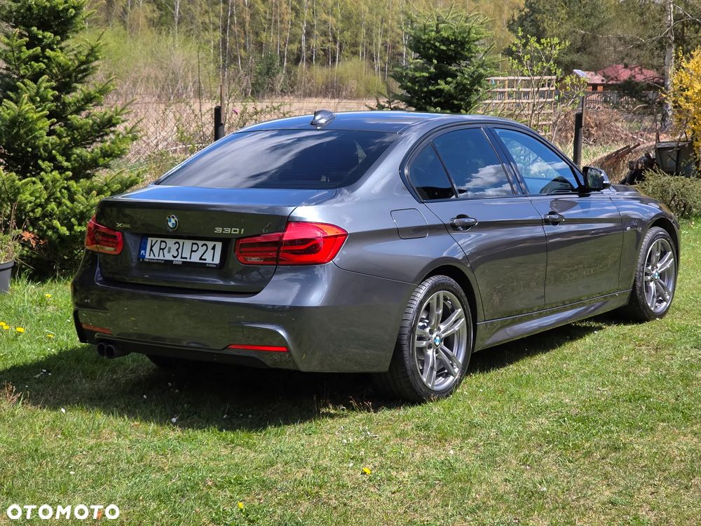 BMW Seria 3 330i xDrive M Sport - 9