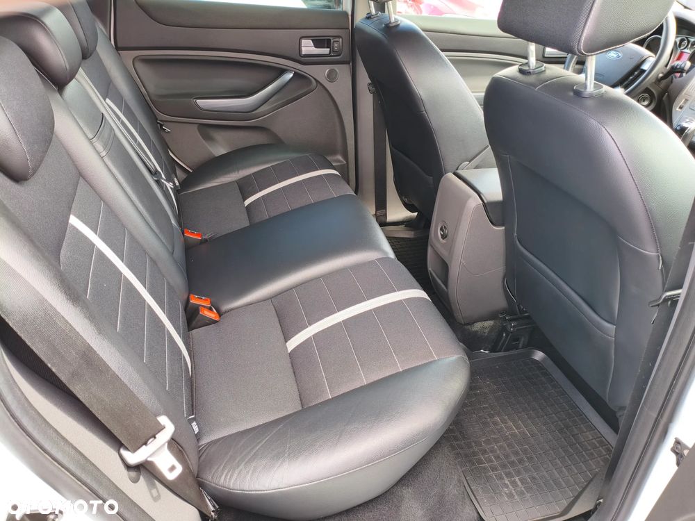 Ford Kuga 2.0 TDCi 4x4 Titanium - 27