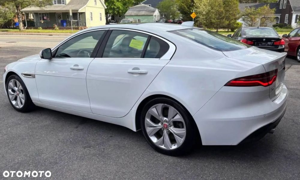 Jaguar XE P250 R-Dynamic SE - 5