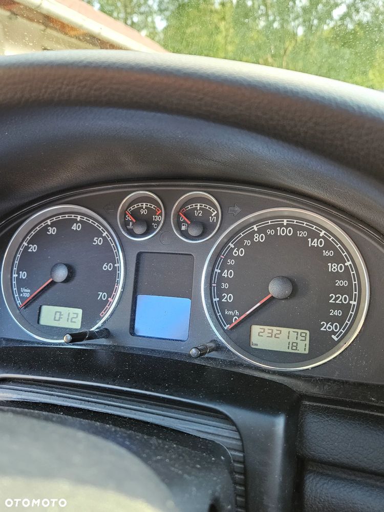 Volkswagen Passat 1.6 - 12