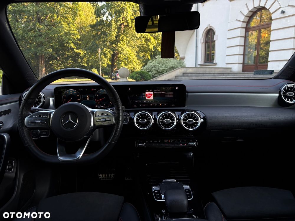 Mercedes-Benz CLA 220 4-Matic AMG Line 7G-DCT - 11