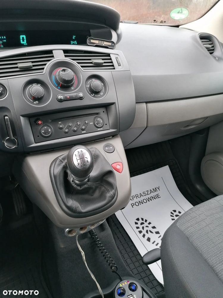 Renault Grand Scenic 2.0 16V Avantage - 21