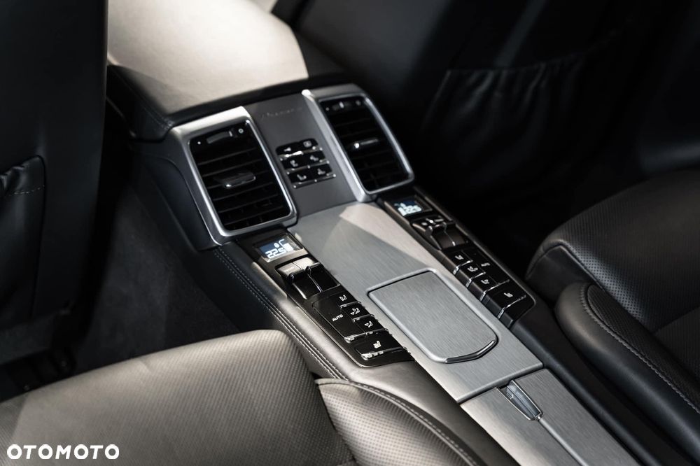 Porsche Panamera 4S - 21