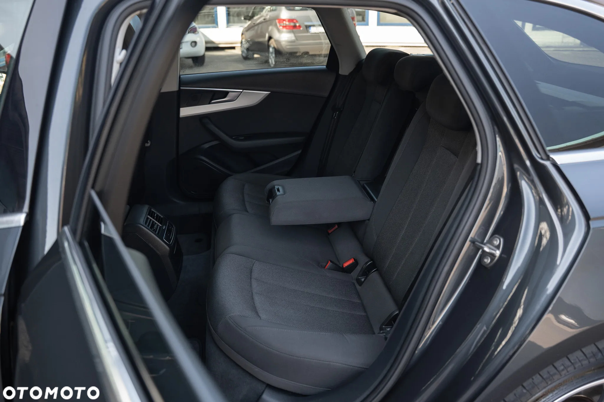 Audi A4 Avant 35 TDI S tronic - 33