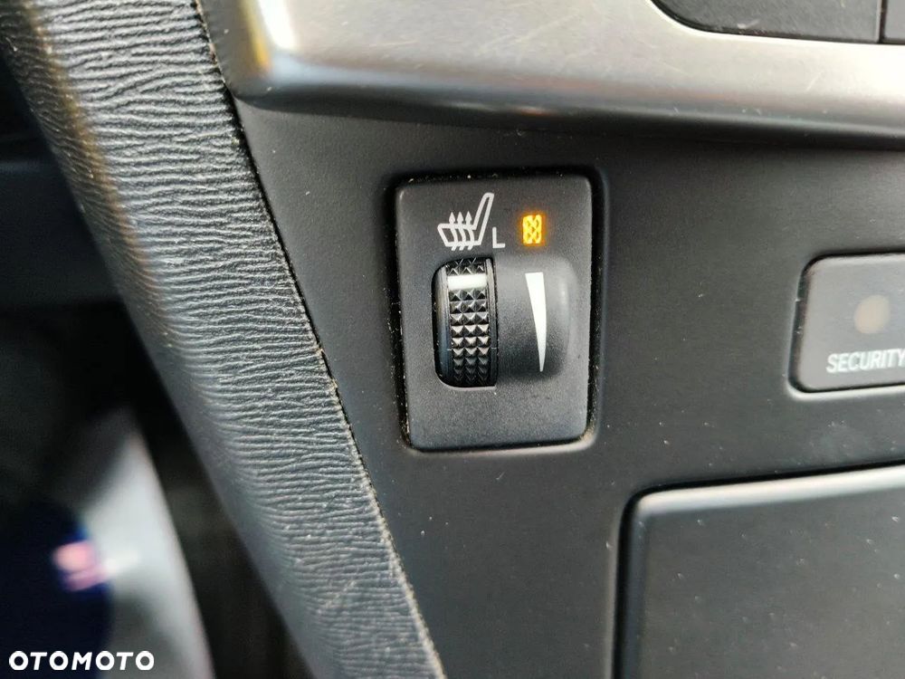 Toyota Avensis 1.6 Business Edition - 25