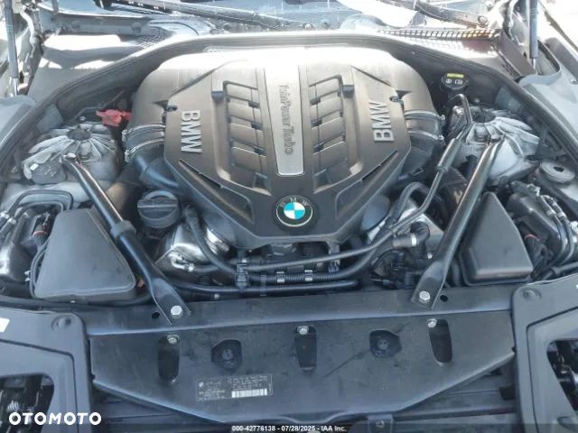 BMW Seria 5 550i - 10