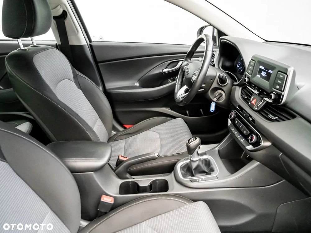 Hyundai i30 1.5 DPI Classic + - 22