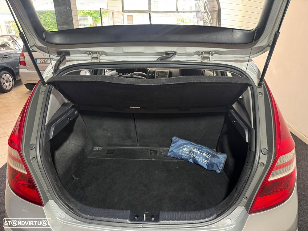 Hyundai i30 1.6 CRDI Comfort DPF - 8