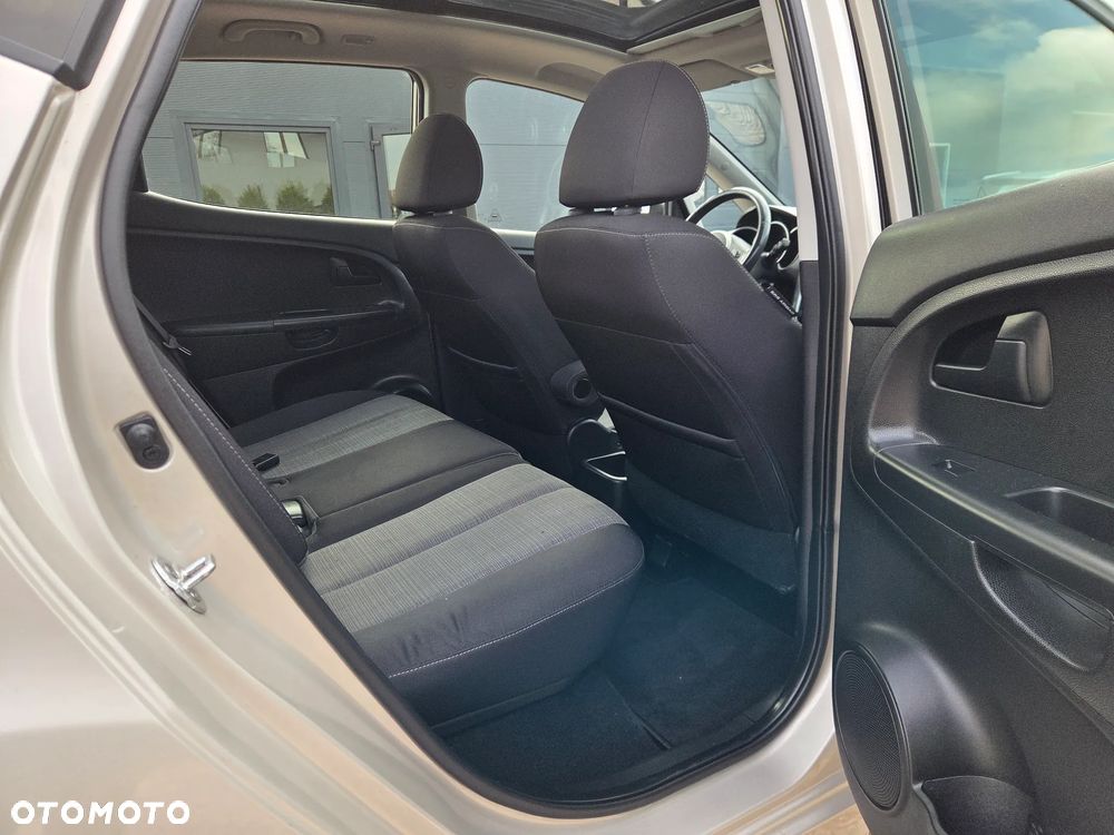 Kia Venga 1.6 CRDi 128 Edition 7 - 8