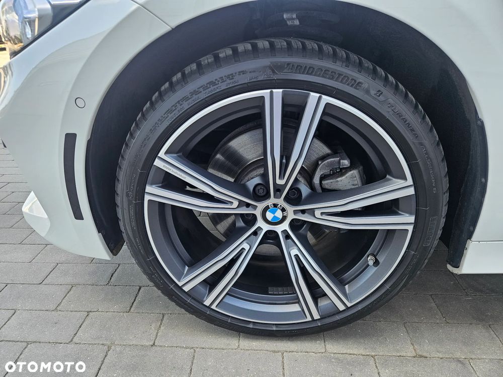 BMW Seria 3 330i - 21