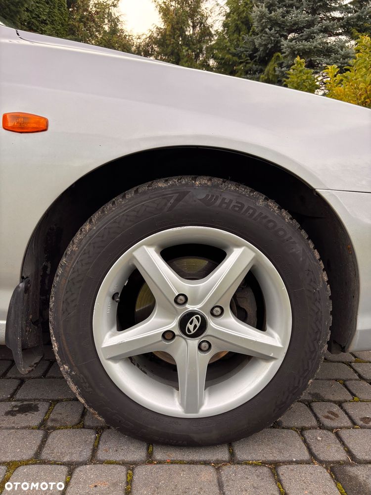 Hyundai Elantra 1.6 GLS - 12