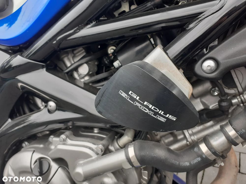 Suzuki Gladius - 12