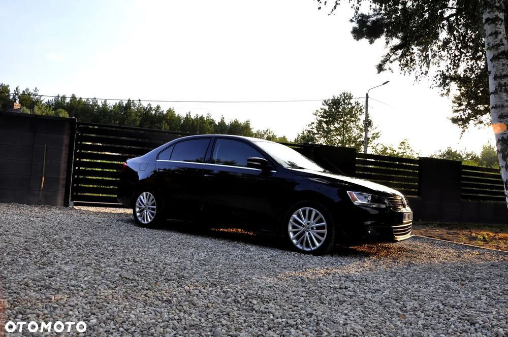 Volkswagen Jetta 2.0 TDI DSG Highline - 5